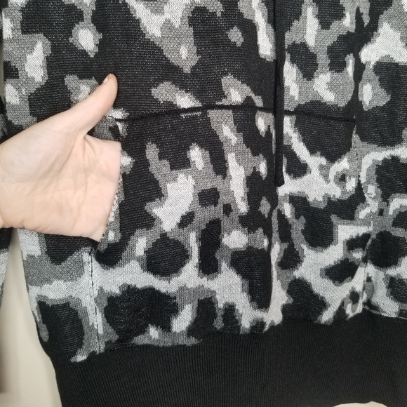 JOHN + JENN EVEREVE NWT Animal Camouflage Print Hoodie Sweater - Picture 7 of 9